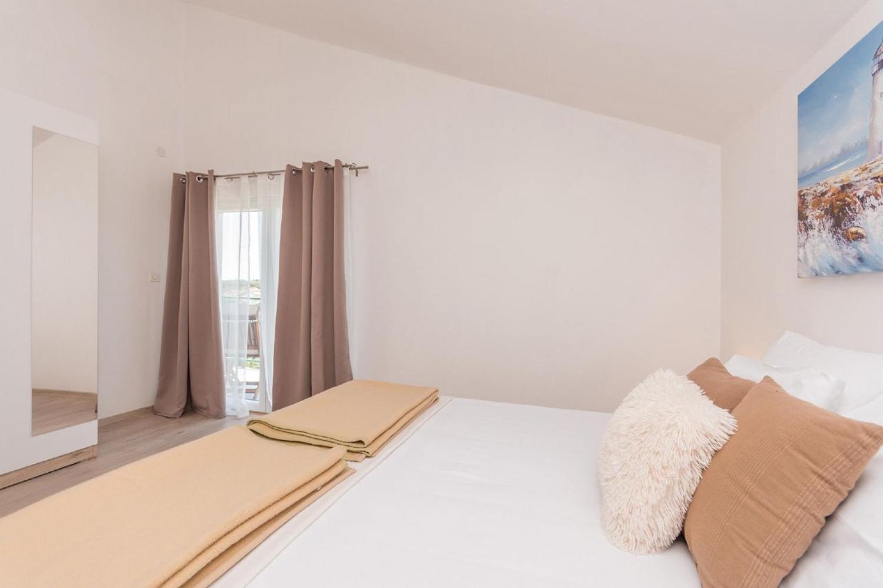 Apartment Lucija Biograd Na Moru Exteriör bild